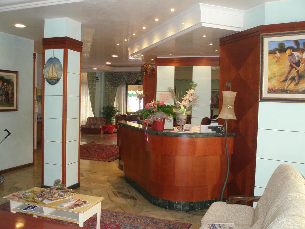 לידו די ג'סולו Hotel American מראה חיצוני תמונה